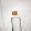Botella de vidrio con tapa de bambú 650 ml con logo
