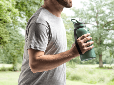 Lleva tu botella de agua para mantenerte hidratado